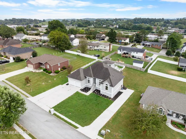 $449,500 | 116 Michaela Lane, Jacksboro, TN 37757