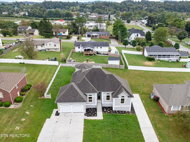 $449,500 | 116 Michaela Lane, Jacksboro, TN 37757