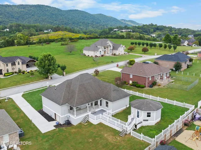 $449,500 | 116 Michaela Lane, Jacksboro, TN 37757