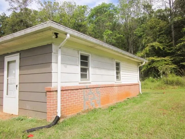 a view of a house with a backyard