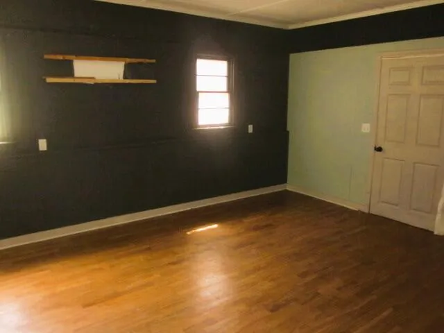 a view of empty room with window