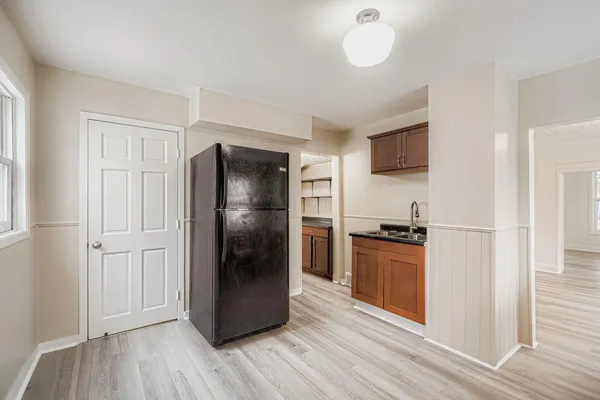 $2,400 | 84 Isabel Street West, St. Paul, MN 55107