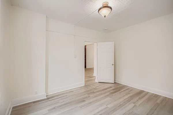 $2,400 | 84 Isabel Street West, St. Paul, MN 55107