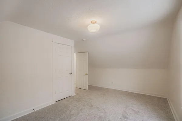 $2,400 | 84 Isabel Street West, St. Paul, MN 55107