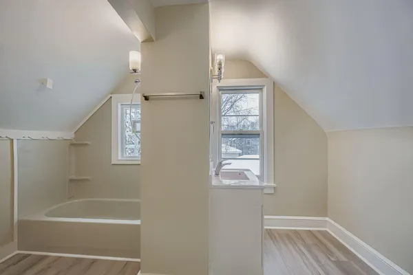 $2,400 | 84 Isabel Street West, St. Paul, MN 55107