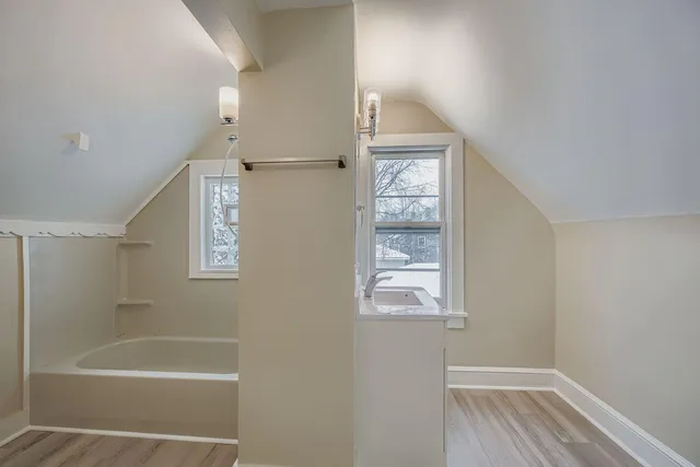 $2,400 | 84 Isabel Street West, St. Paul, MN 55107