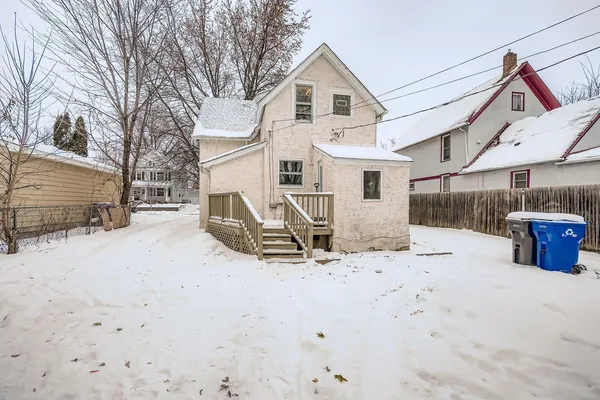 $2,400 | 84 Isabel Street West, St. Paul, MN 55107