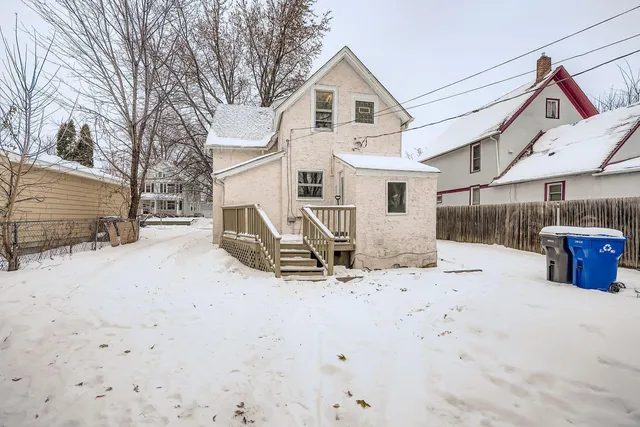 $2,400 | 84 Isabel Street West, St. Paul, MN 55107