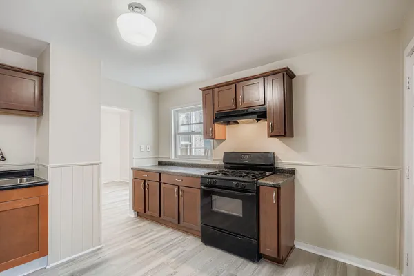 $2,400 | 84 Isabel Street West, St. Paul, MN 55107