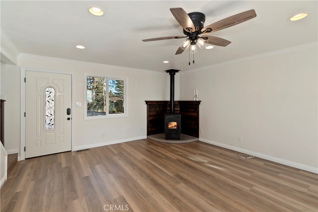 26650 Blackfoot Trail Rimforest, CA 92378 - Photo 11 of 48 Living room front door