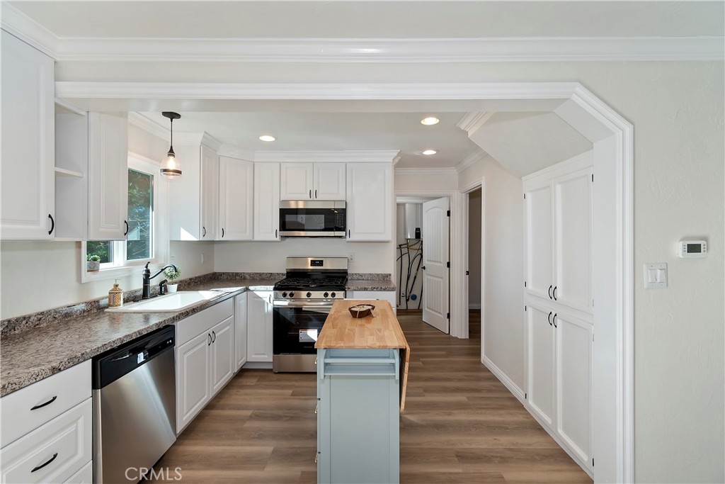 26650 Blackfoot Trail Rimforest, CA 92378 - Photo 13 of 48 Kitchen
