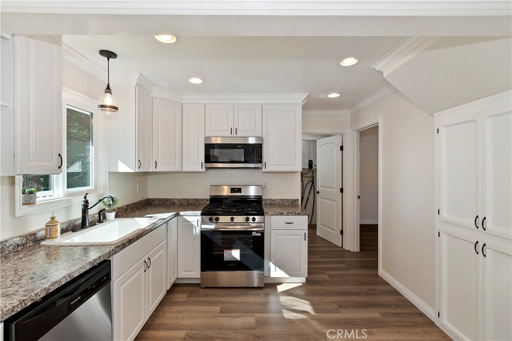 26650 Blackfoot Trail Rimforest, CA 92378 - Photo 15 of 48 Kitchen