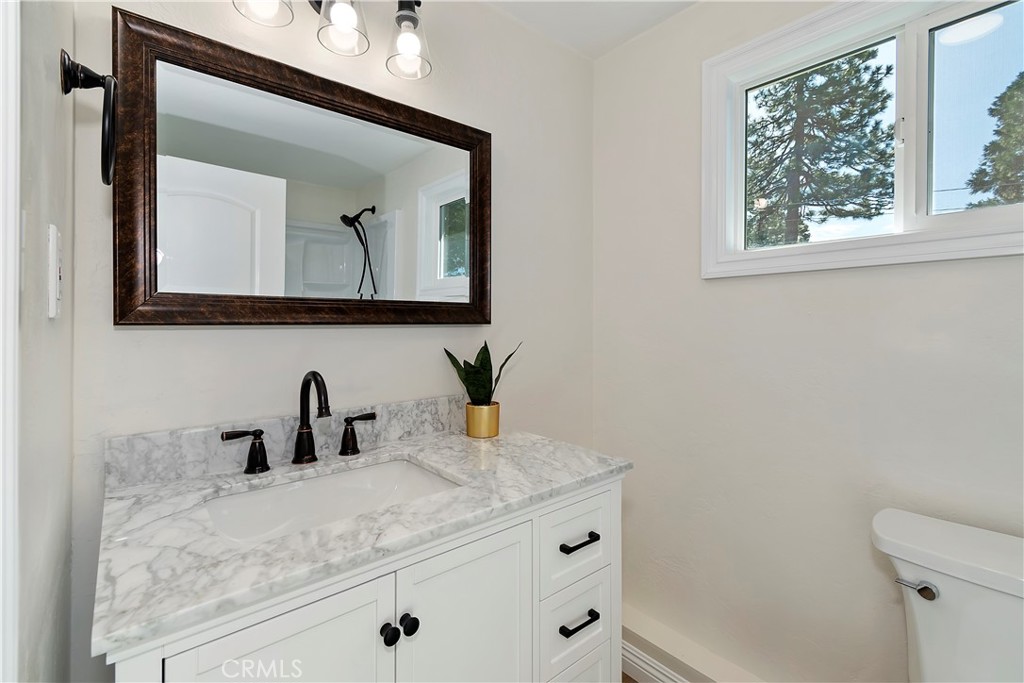 26650 Blackfoot Trail Rimforest, CA 92378 - Photo 29 of 48 Upstairs bathroom