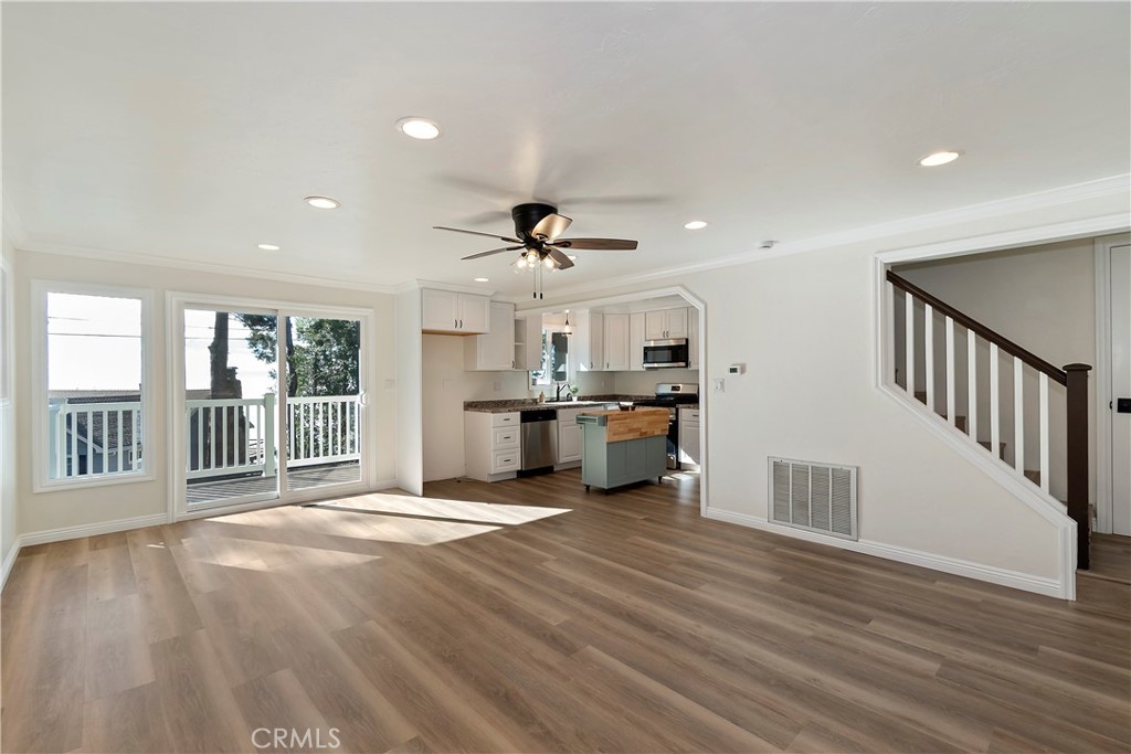 26650 Blackfoot Trail Rimforest, CA 92378 - Photo 7 of 48 Living room/kitchen