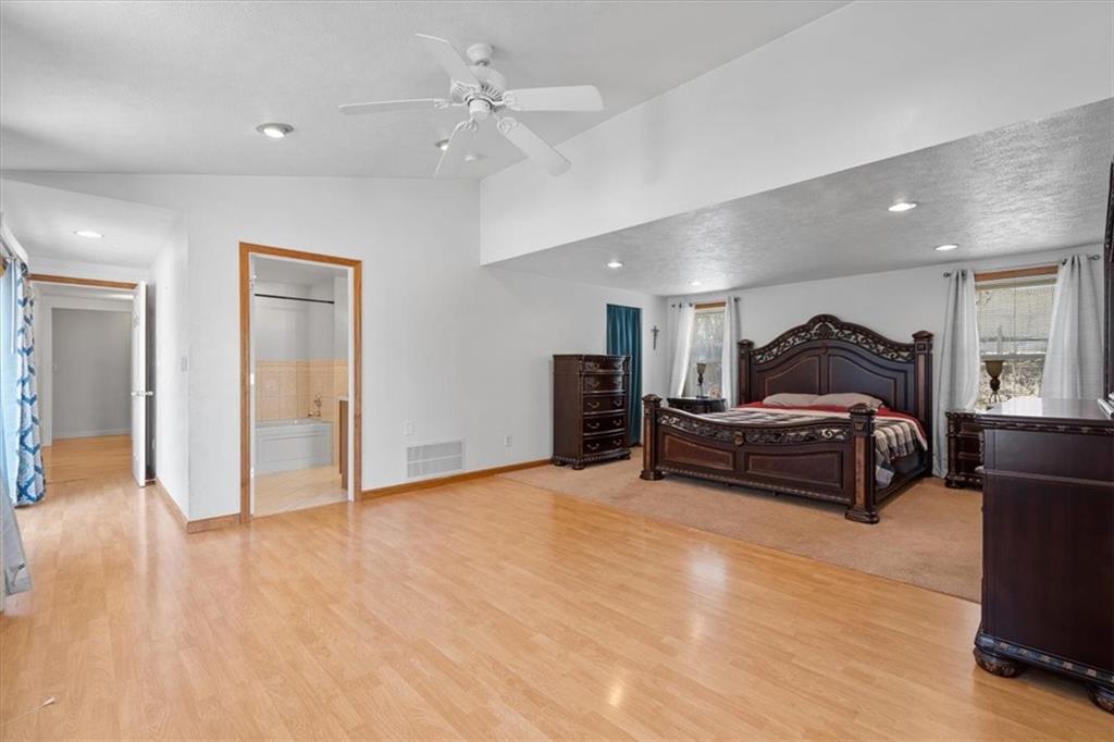 131 Ridgewood Road Coraopolis, PA 15108 - Photo 3 of 39 a living room with furniture and a ceiling fan