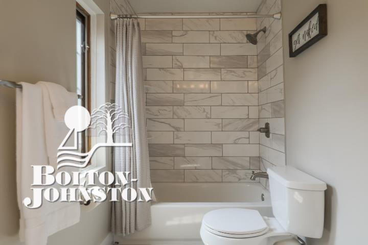 311 Merriweather Road Grosse Pointe, MI 48236 - Photo 30 of 49 Full Hall Bath