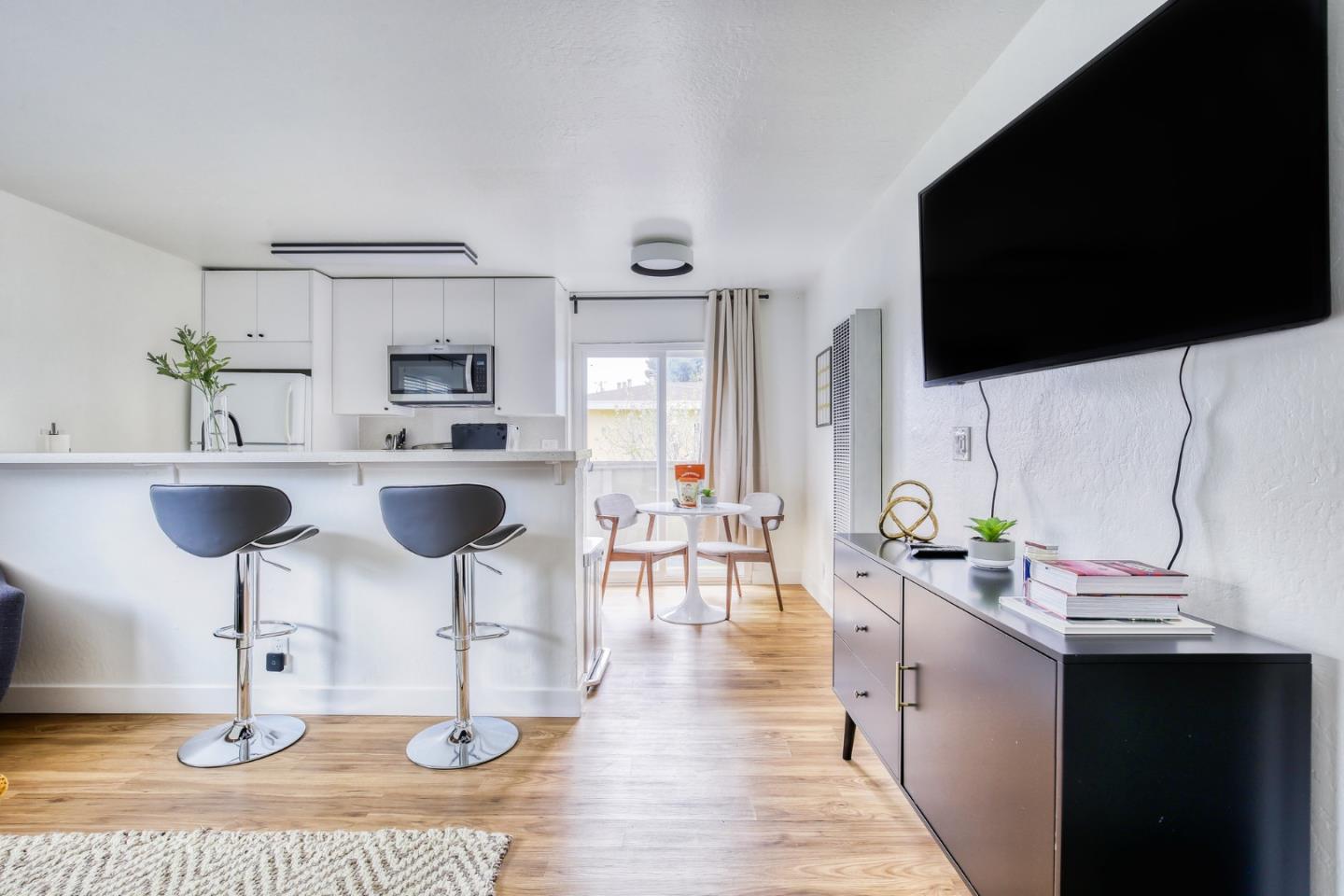 128 East Reed Street, Unit 5 San Jose, CA 95112 - Photo 1 of 18