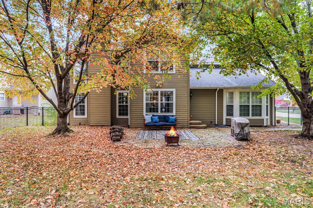 1456 Castle Court Edwardsville, IL 62025 - Photo 2 of 44