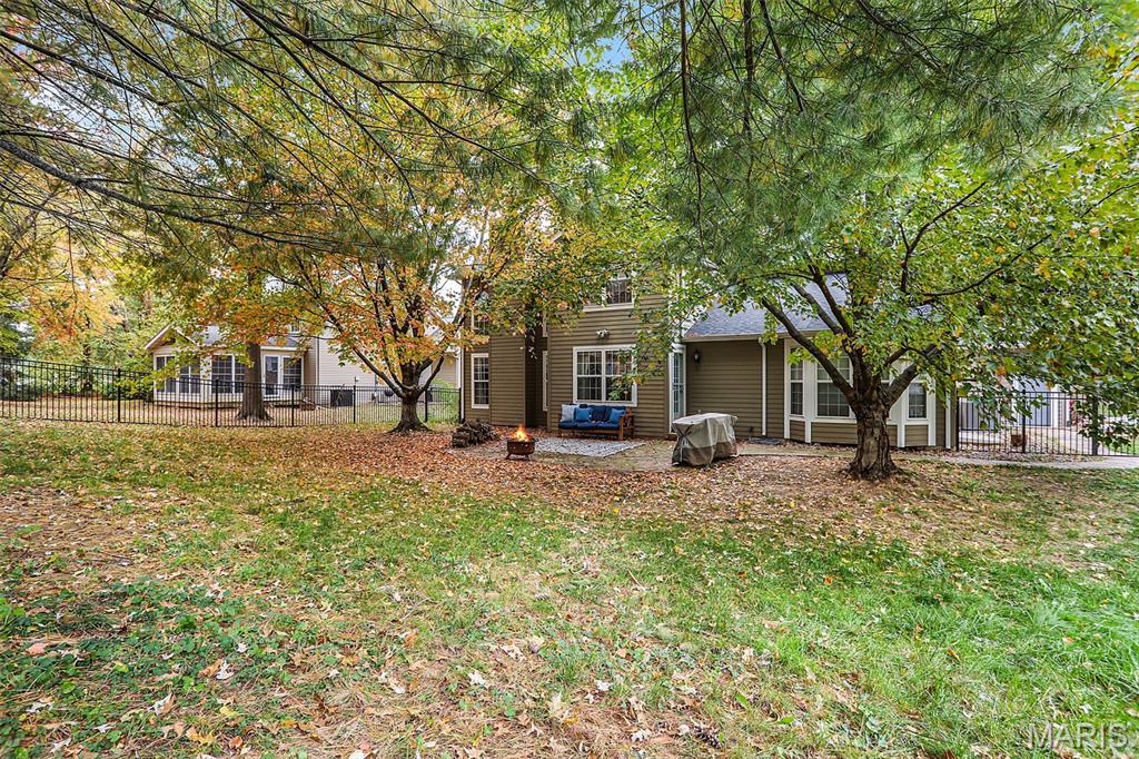 1456 Castle Court Edwardsville, IL 62025 - Photo 3 of 44