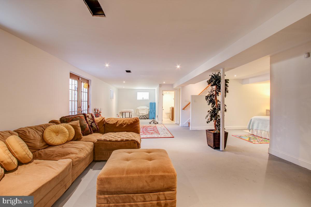 14016 Schaeffer Road Germantown, MD 20874 - Photo 32 of 46 Gallery Image 32