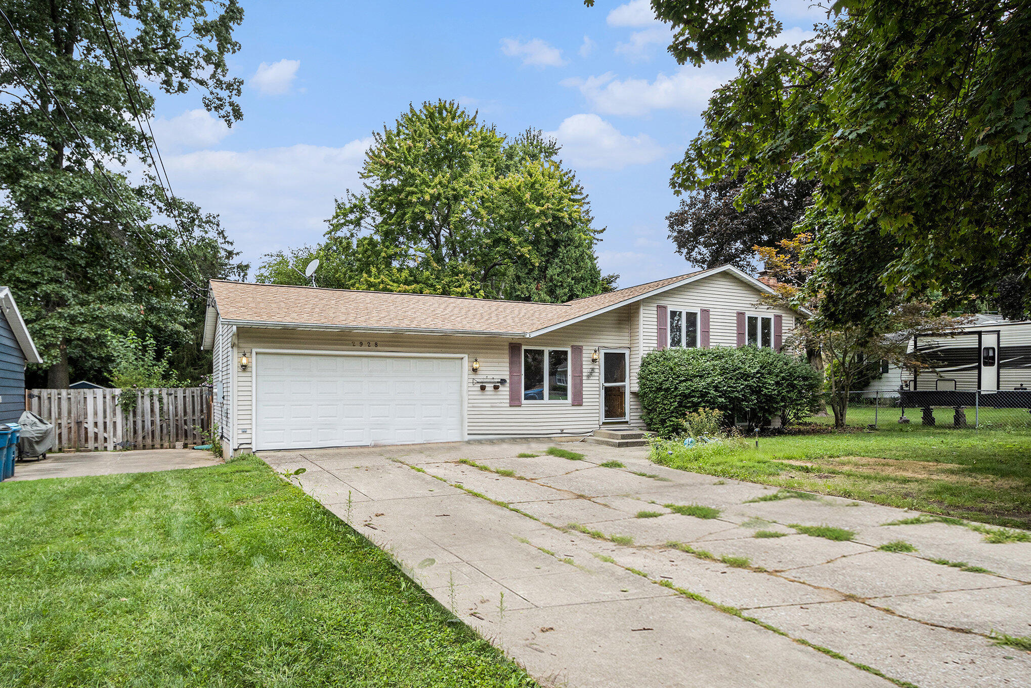 2928 Sunset Road Kalamazoo, MI 49009 - Photo 1 of 26 002_2928sunset_6_845