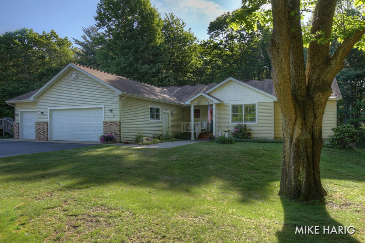 1712 Ridgeview Court Ludington, MI 49431 - Photo 1 of 28 IMG_1713-1
