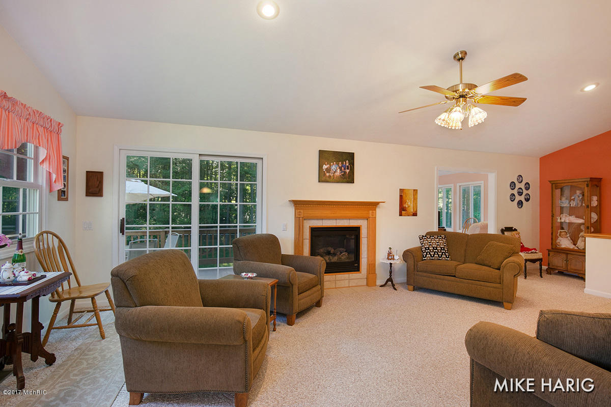 1712 Ridgeview Court Ludington, MI 49431 - Photo 5 of 28 IMG_1716 (1)-1