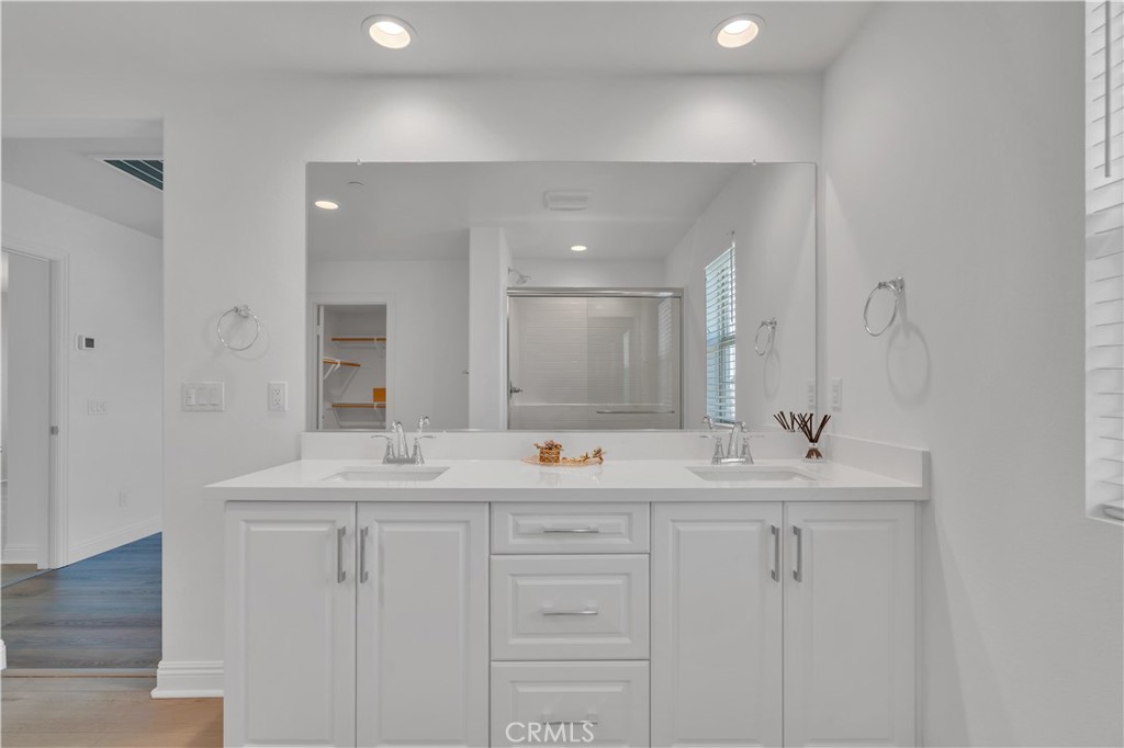 3445 Spring Wheat Street Perris, CA 92570 - Photo 44 of 64 Primary bathroom