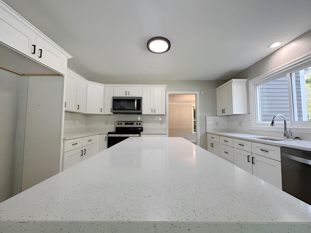 261 River Road Andover, MA 01810 - Photo 16 of 29 Gallery Image 16