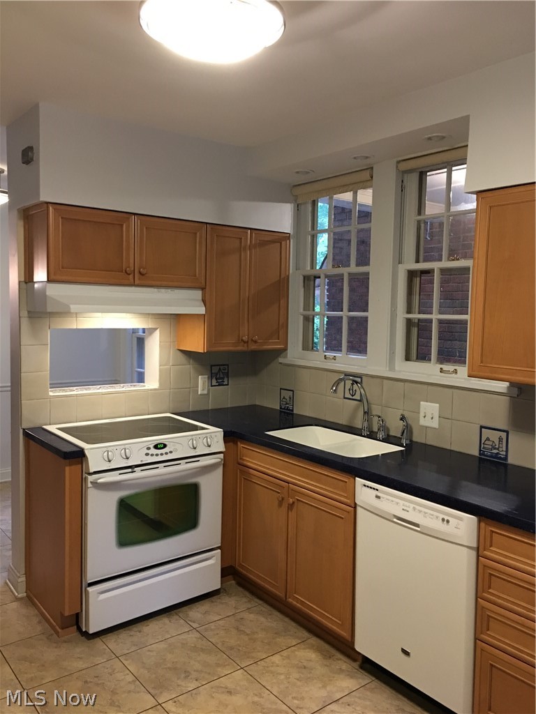 2716 Colchester Road Cleveland, OH 44106 - Photo 6 of 10 Kitchen