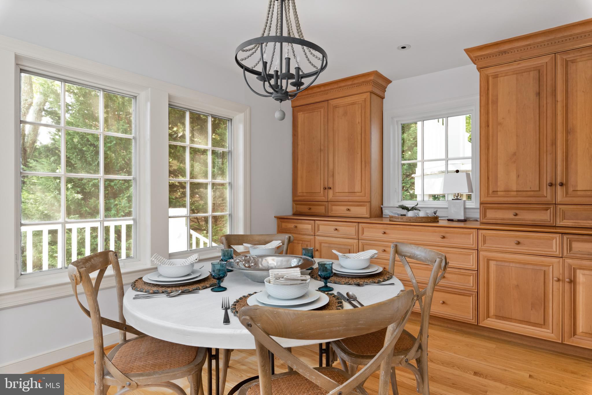 437 Ferry Point Road Annapolis, MD 21403 - Photo 27 of 87 Breakfast Nook w/ Custom Cabinets