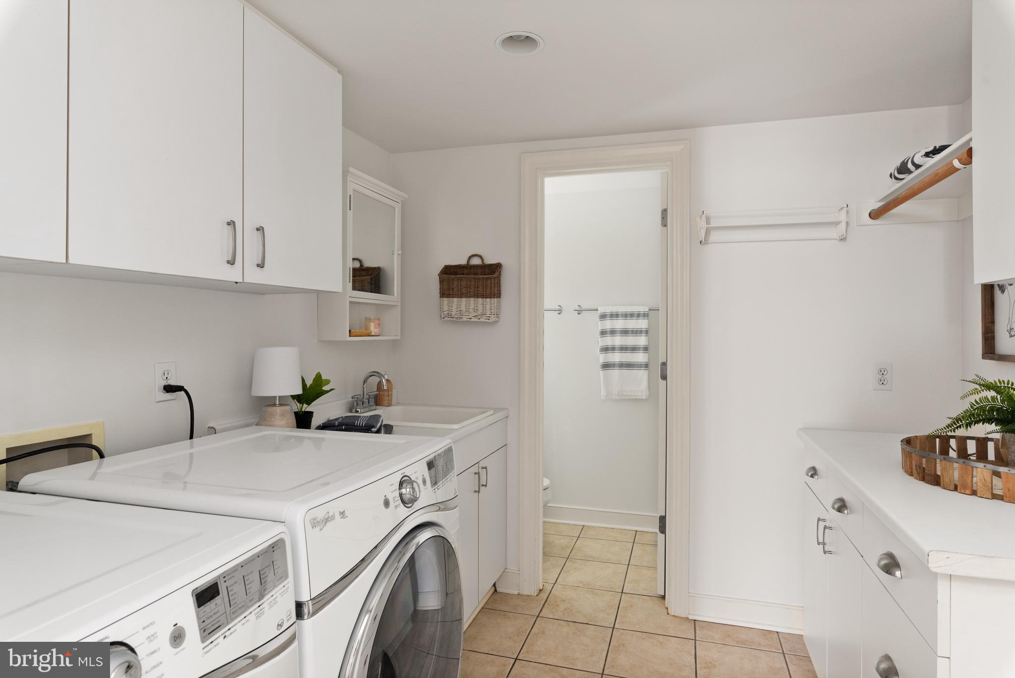 437 Ferry Point Road Annapolis, MD 21403 - Photo 41 of 87 Laundry Room