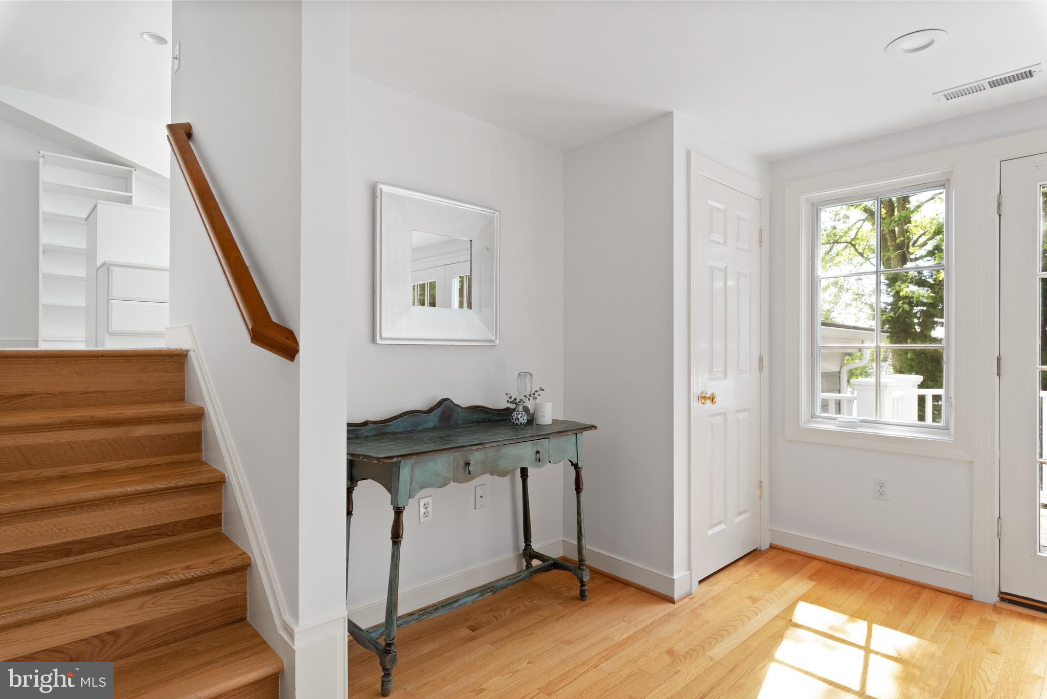 437 Ferry Point Road Annapolis, MD 21403 - Photo 49 of 87 Stairs to Master Closet