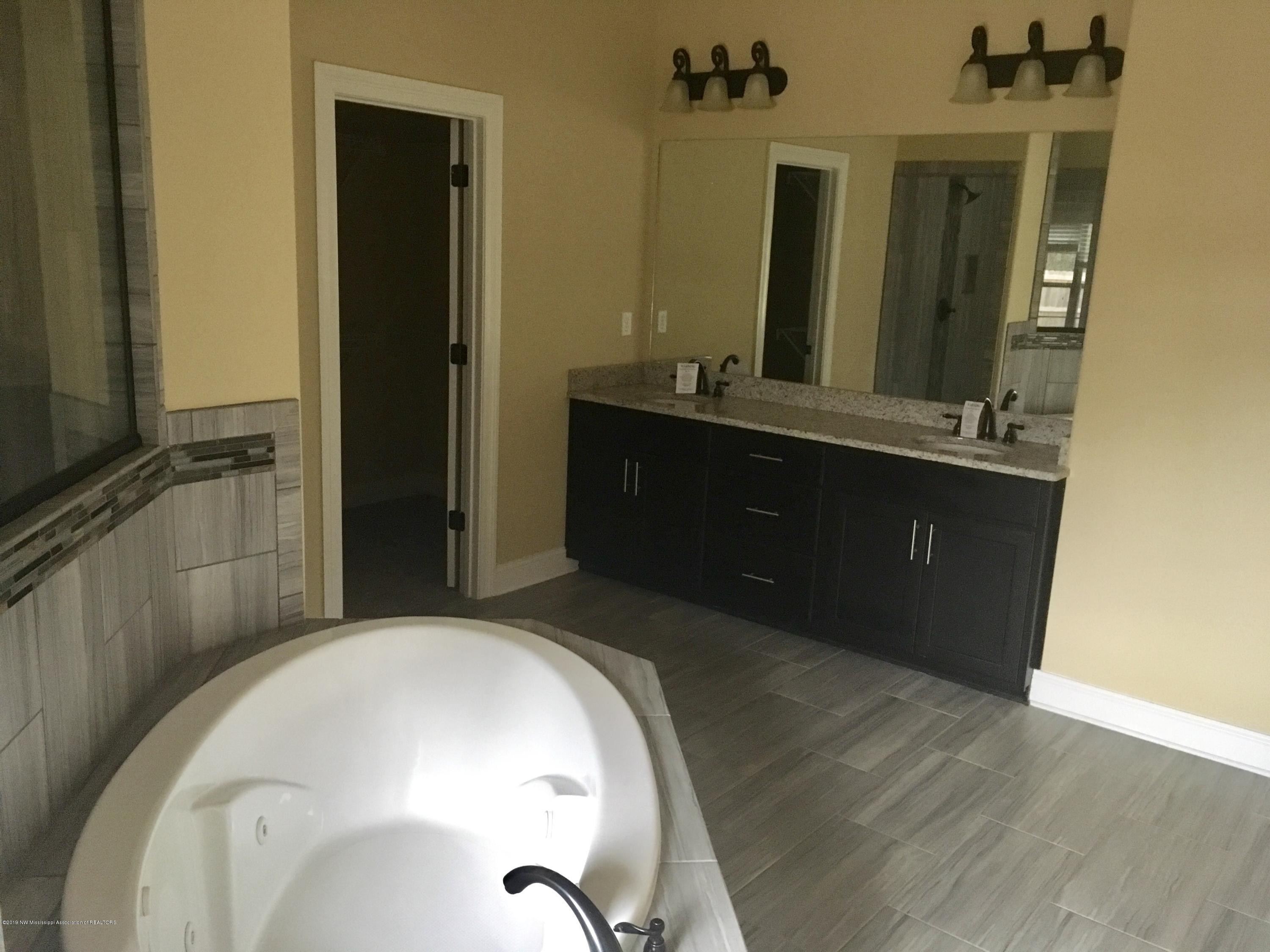 3211 Short Bridge Road Collierville, TN 38017 - Photo 10 of 15 3211 master bath