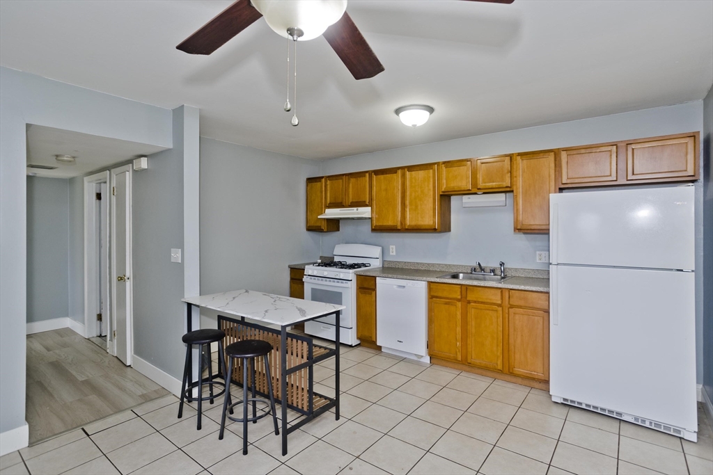 239 Glasgow Street, Unit 10 Fall River, MA 02721 - Photo 5 of 24