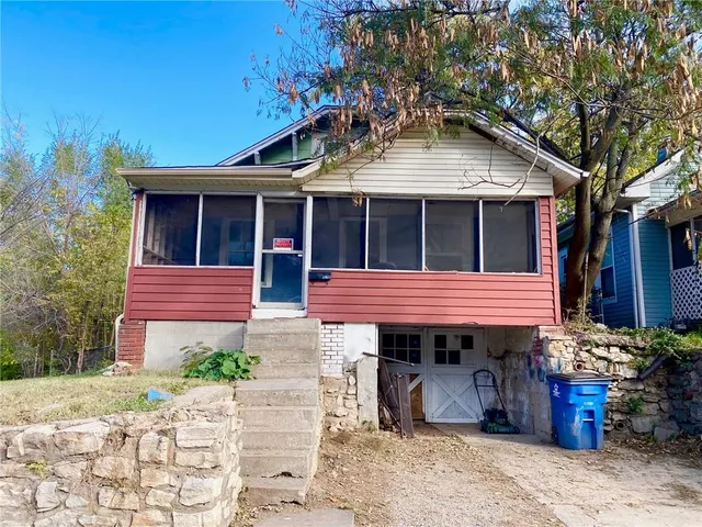 $79,500 | 8908 Thompson Avenue, Independence, MO 64053