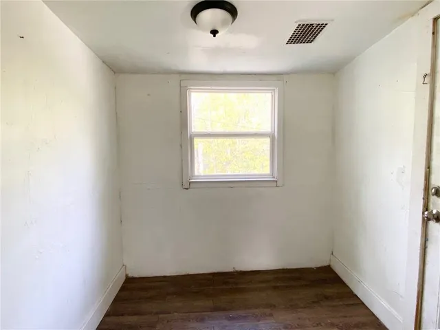 $79,500 | 8908 Thompson Avenue, Independence, MO 64053