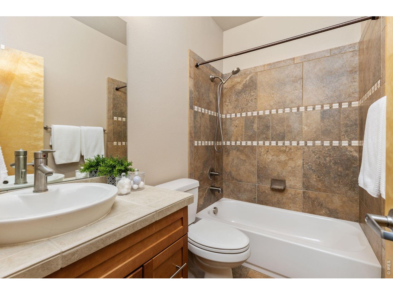 4194 Longview Lane Boulder, CO 80301 - Photo 19 of 32 2nd floor full bathroom