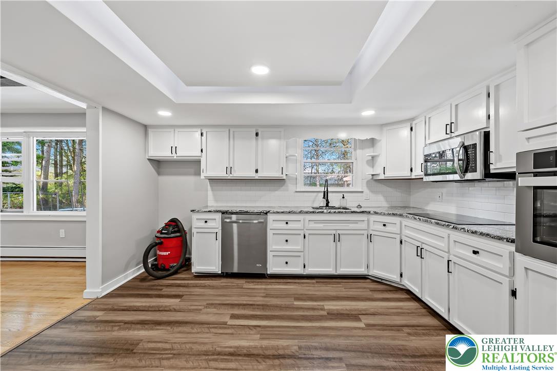 1319 Overlook Road Whitehall, PA 18052 - Photo 19 of 43