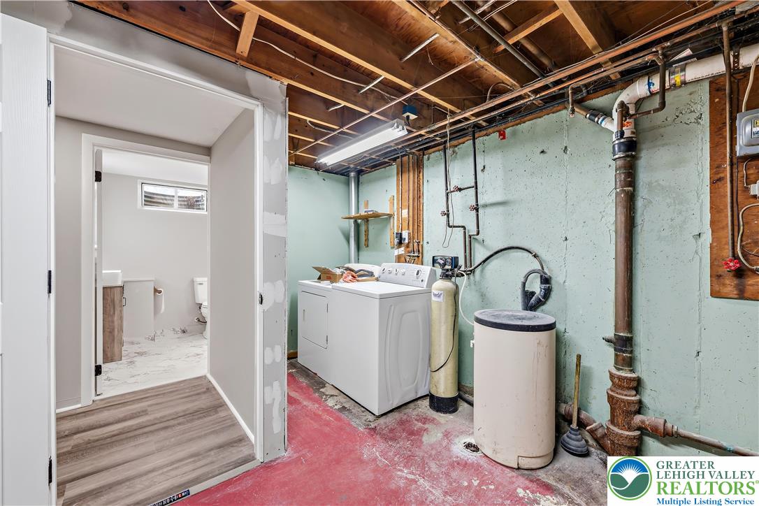 1319 Overlook Road Whitehall, PA 18052 - Photo 33 of 43