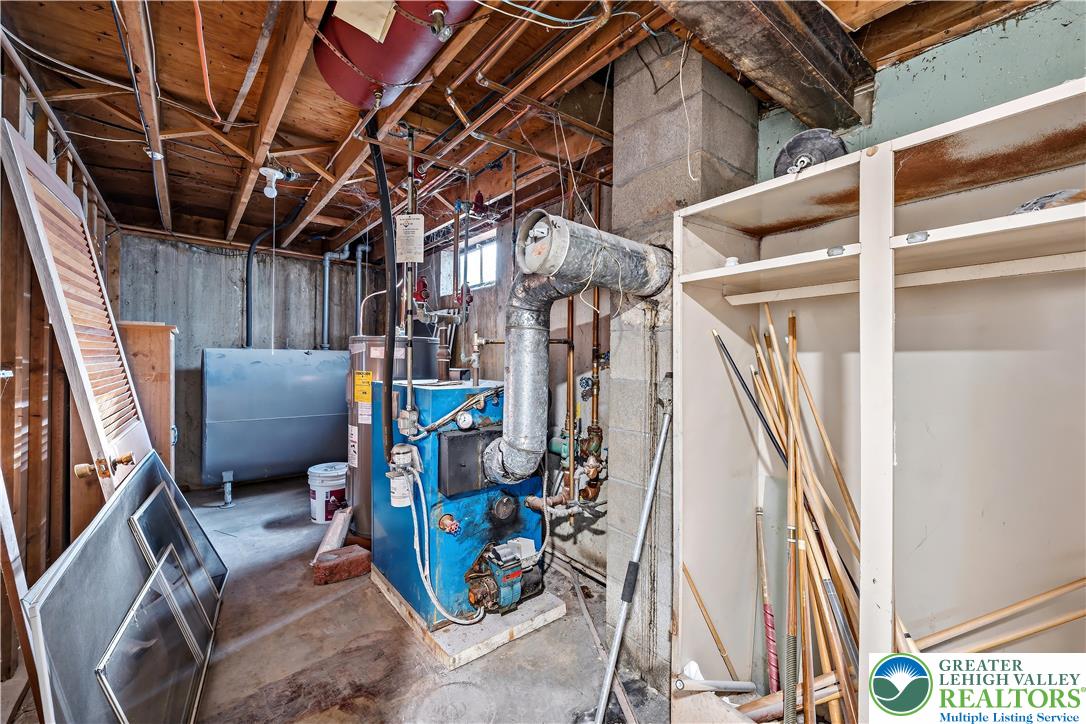 1319 Overlook Road Whitehall, PA 18052 - Photo 35 of 43