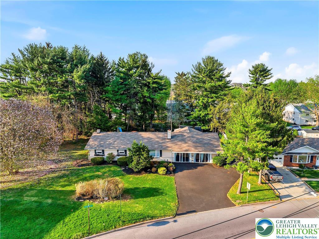 1319 Overlook Road Whitehall, PA 18052 - Photo 5 of 43