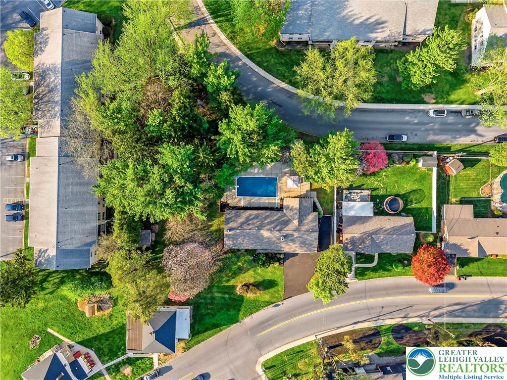 1319 Overlook Road Whitehall, PA 18052 - Photo 8 of 43