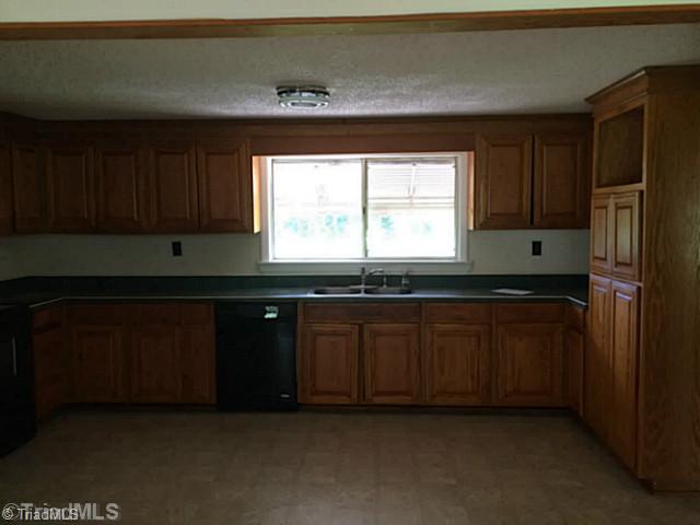 Exterior Front. Appliances stay