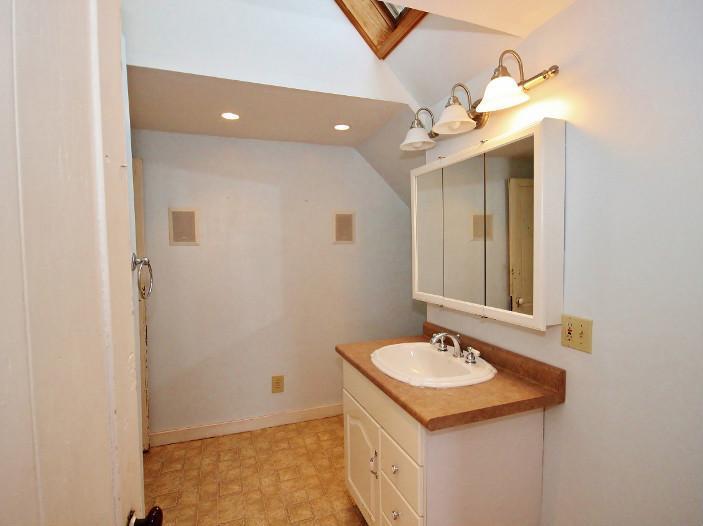 15 Main Street Tenants Harbor, ME 04860 - Photo 27 of 28 Bathroom.