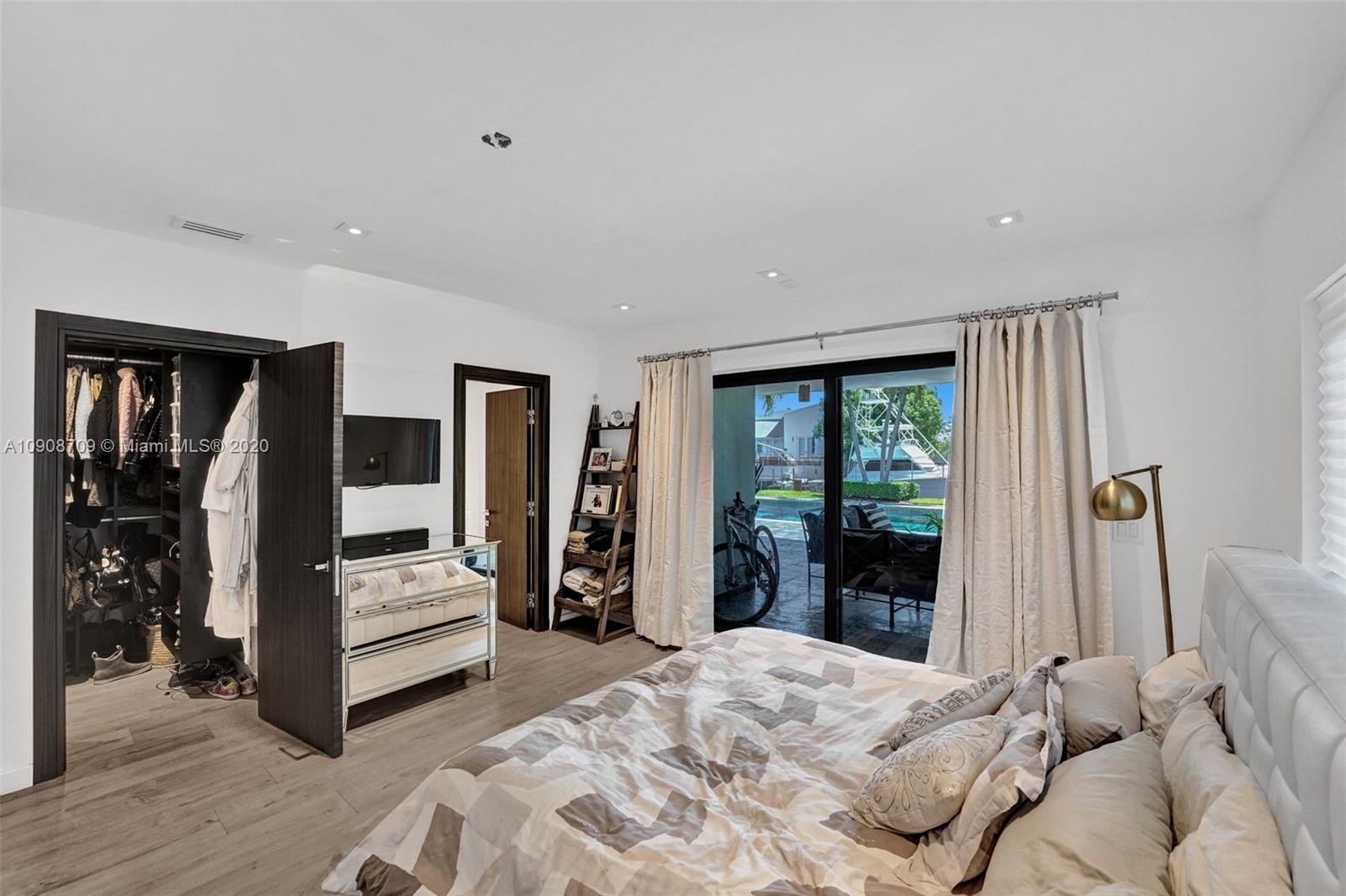 12907 Banyan Road North Miami, FL 33181 - Photo 16 of 33 Gallery Image 16