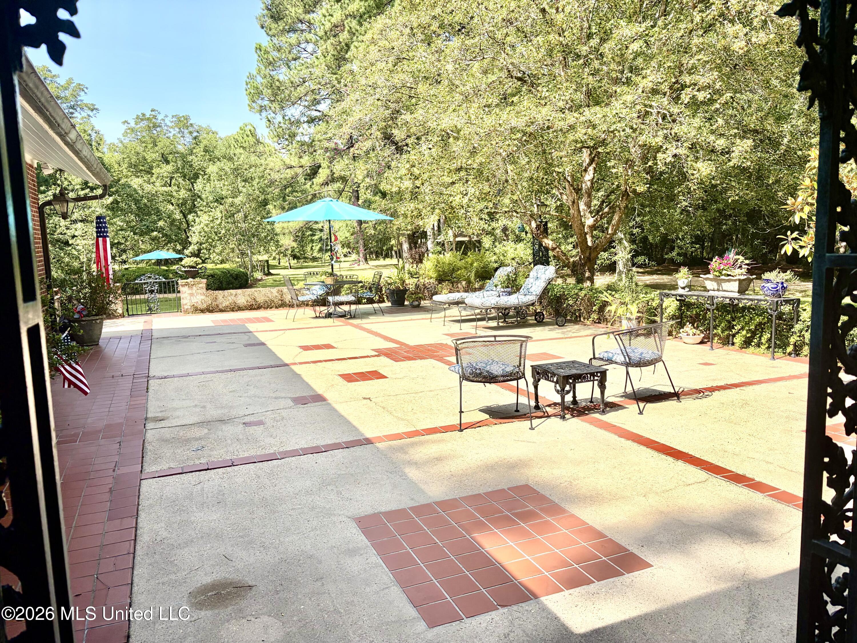 1858 East Lincoln Road Southeast Brookhaven, MS 39601 - Photo 10 of 74 Back patio into the grounds view