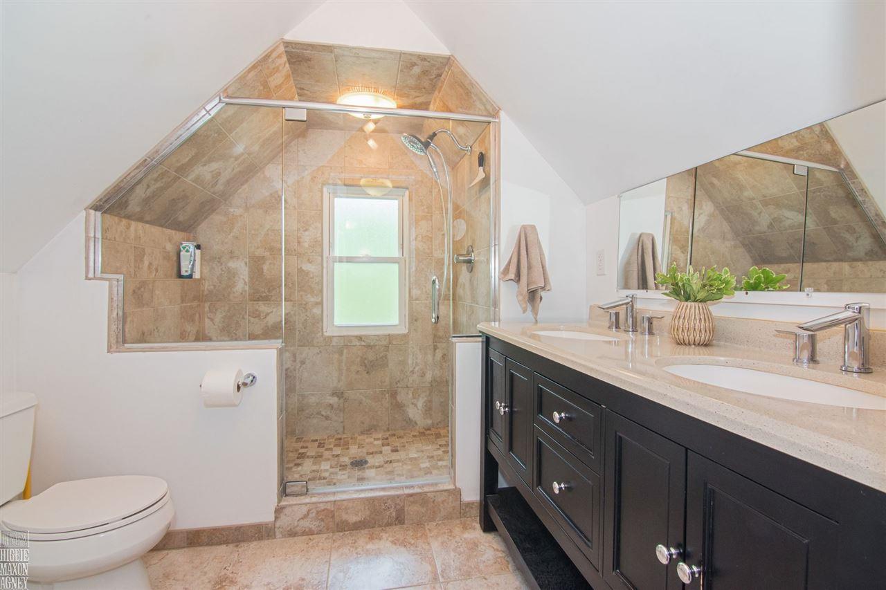 1427 Roslyn Road Grosse Pointe, MI 48236 - Photo 11 of 15 31388495-10.JPG