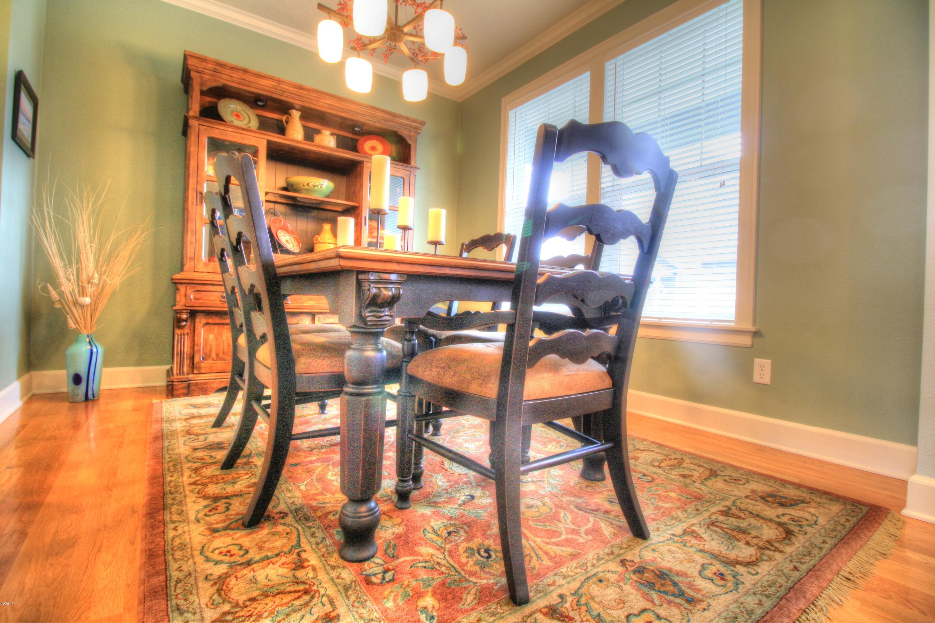 230 Southwest 60th Loop Newport, OR 97366 - Photo 8 of 42 Dining 1