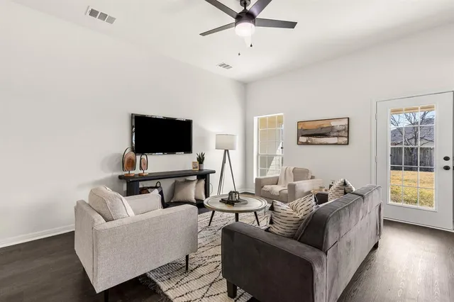 $269,900 | 220 Broken Arrow Drive, Waco, TX 76705